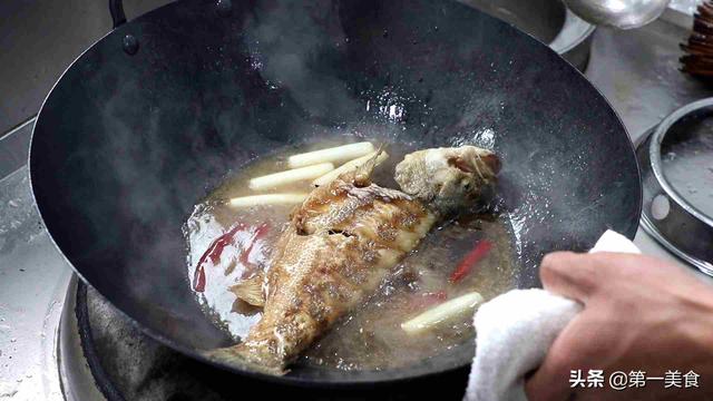 葱油鲈鱼的家常做法，厨师长分享葱烧做法