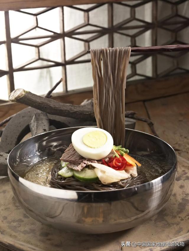 冷面是什么面做的，各地东北人吵起来啦