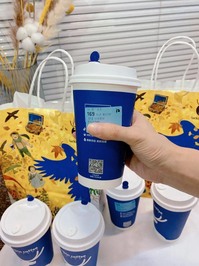 生椰丝绒拿铁和生椰拿铁的区别，瑞幸凭什么成爆款制造机