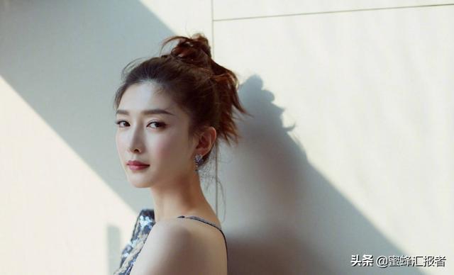 跑男中江疏影的胸漏了，江疏影2分28秒视频是真的吗（奔跑吧蔡徐坤发表获奖感言郭麒麟忍不住吐槽）