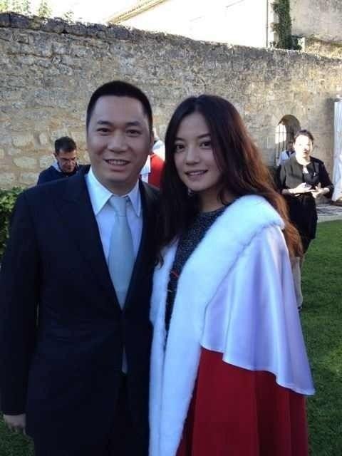 赵薇终于首度回应婚姻，和丈夫黄有龙的感情，让人落泪