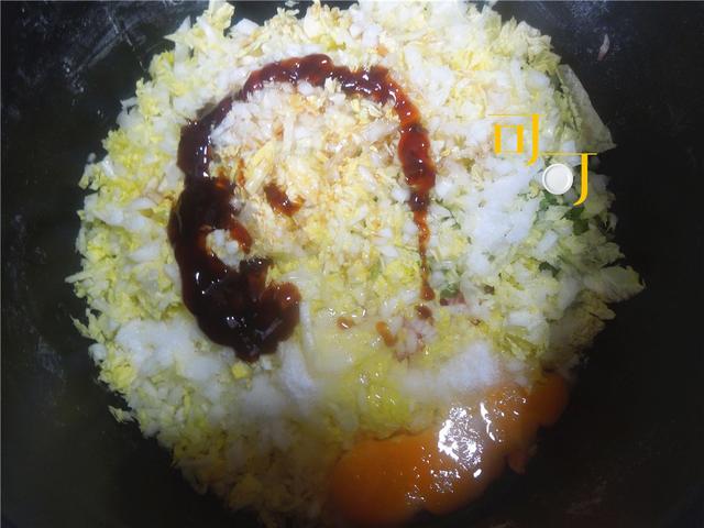 白菜芹菜猪肉饺子怎么做才好吃，我家的白菜芹菜猪肉饺子特别香