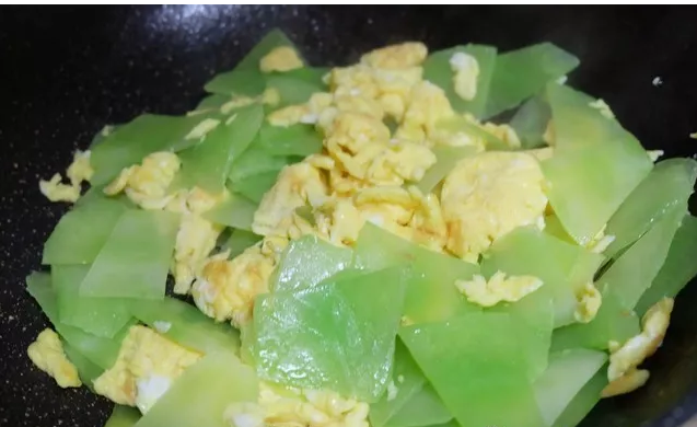 怎么做脆莴笋皮，下次吃莴笋时皮不要再扔了