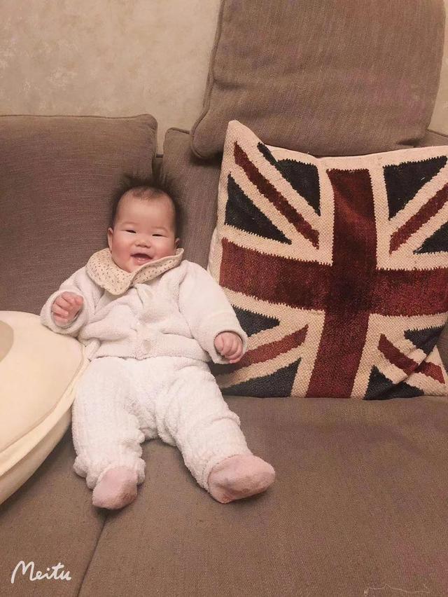 小朋友百日宴四字祝福短信，小朋友百日宴祝福语（赠藏头诗.小七宝百天之庆）