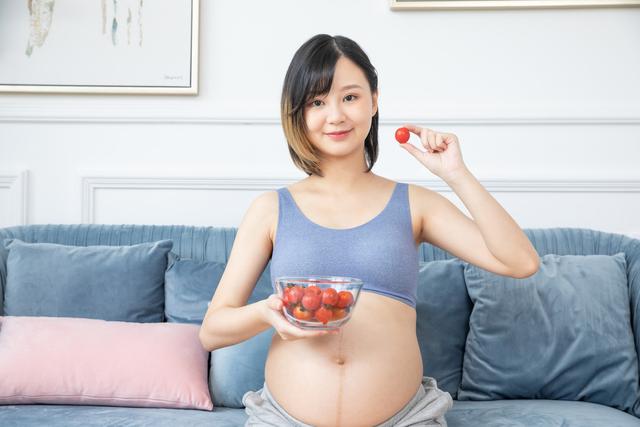 孕妇可以吃菠萝吗，怀孕期可以吃菠萝吗（牢记水果“五不吃”）