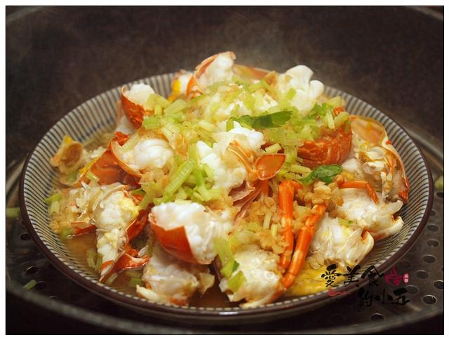 蒜蓉淸蒸大龙虾，蒜蓉澳洲龙虾做法（高档的海鲜更需要简单的烹饪）