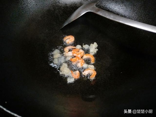 南瓜盅蒸饭做法步骤，板栗南瓜盅虾仁鸡肉丁蒸饭