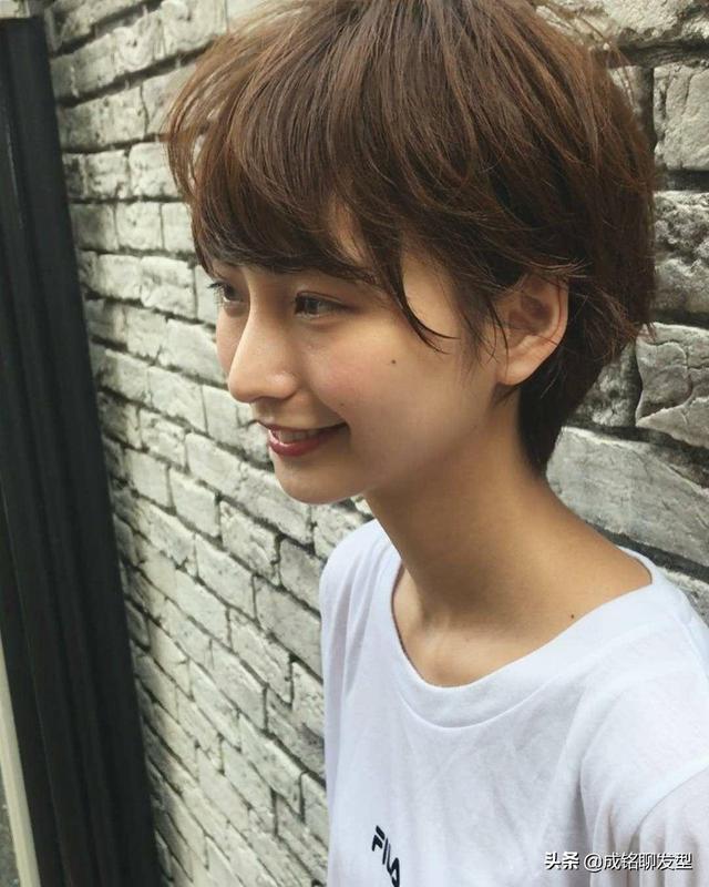 胖脸女生适合什么短发发型，脸大又胖适合什么短发（微胖的矮个子女生留什么发型才显瘦显高）