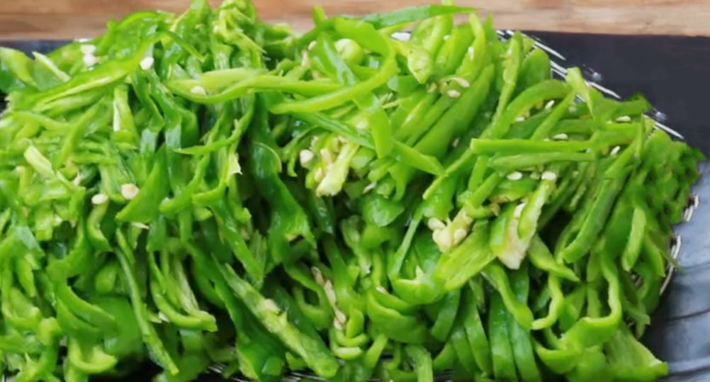 圖片[3]-【青椒肉絲】做法步驟圖 青椒香辣下飯 米飯能吃2大碗-起舞食譜網