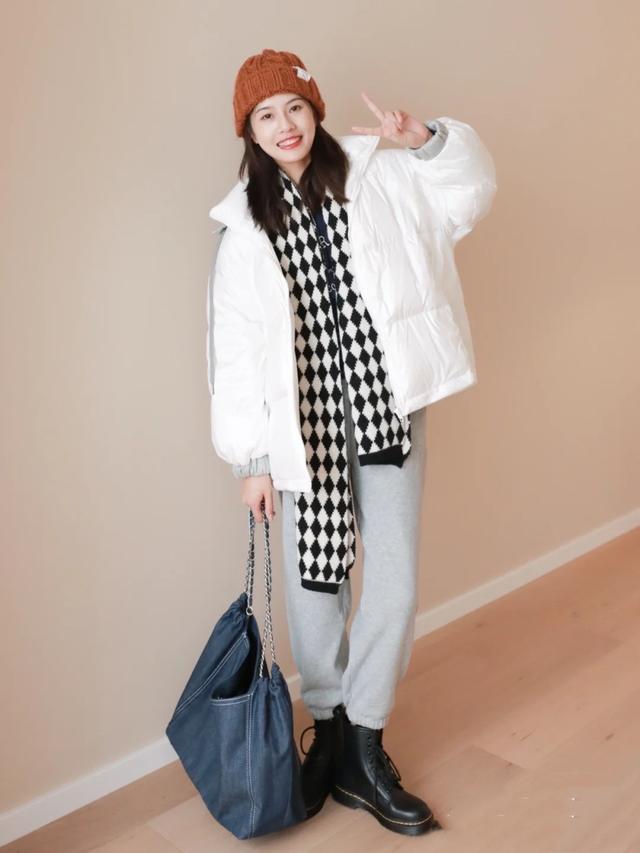 黑色运动鞋配什么裤子好看,黑色运动鞋配什么裤子好看图片(黑鞋子搭配