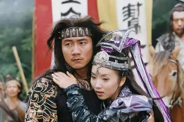 天龙八部对阿朱最好的人是谁，《天龙八部》乔峰为何一世深爱阿朱