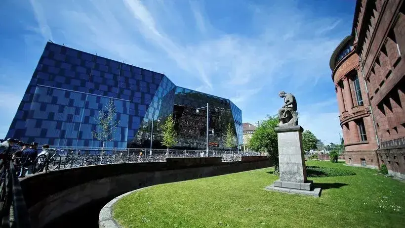 马尔堡大学(马尔堡大学在哪里)