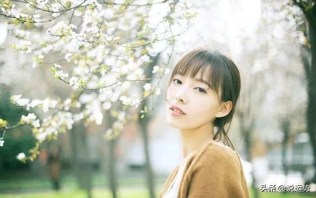 天蝎男为什么老想睡双鱼女，天蝎男为何最爱双鱼女（<盘点>12星座男最忘不了的星座女）