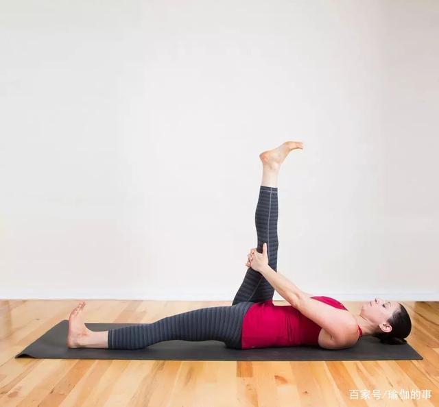 在床上可以做的瑜伽有哪些，在床上可以做的瑜伽有哪些运动（适合在床上做的9个瑜伽体式）