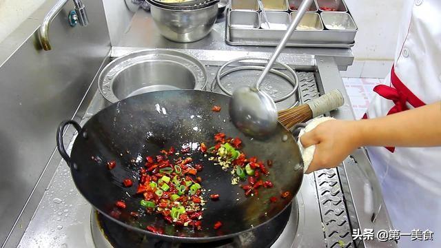 尖椒鸡丁最正宗的川菜做法，麻辣口味代表之一辣子鸡丁