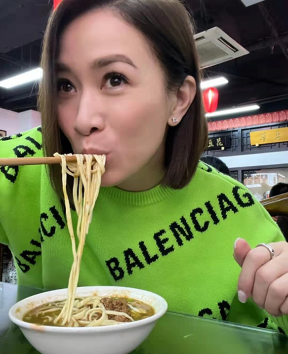 长寿面图片 真实，长寿面图片（46岁佘诗曼现身街边小吃店）