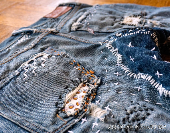 补裤子破洞的方法，怎样修补裂开的裤子缝（简单的针线活就能让破烂的牛仔裤焕然一新）