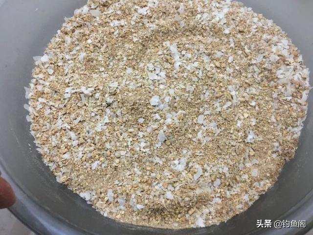 自制野钓鲤鱼饵料的做法，只要买来这些原材料