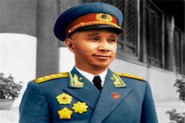 中国十大元帅排名，十大元帅排名（少将都是谁排第一位）
