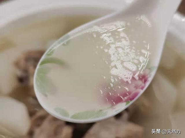 萝卜排骨汤的功效，白萝卜排骨粥的功效（排骨可以熬粥吗）