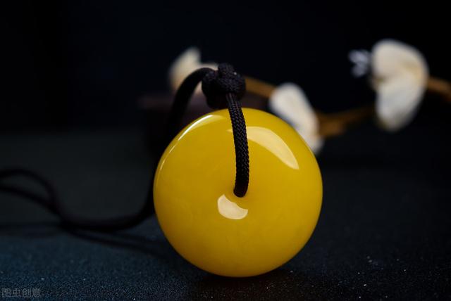 老蜜蜡多少钱一克，1200元一克的老蜜蜡（几十几百的蜜蜡靠谱吗）