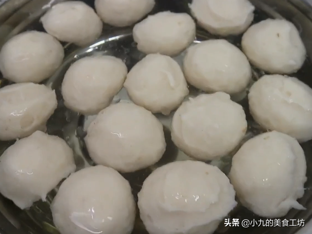 买来的鱼丸怎么做好吃，做鱼丸好吃的窍门（5块钱在家做一锅）