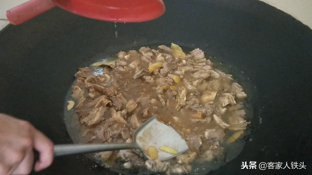 怎么做焖牛肉才好吃，牛腩这一个做法才叫香
