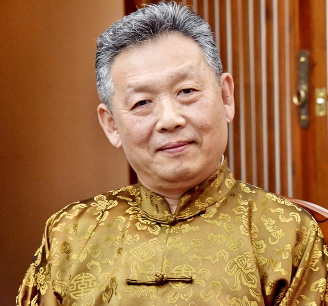 吴霜和新凤霞的资料一百字,新凤霞吴霜简历(齐白石为他取名)