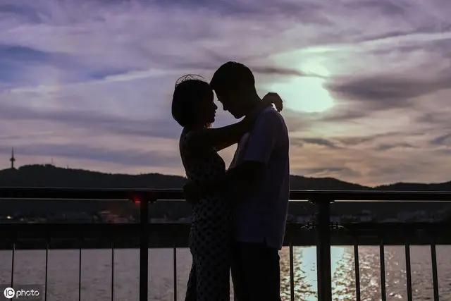 好白菜都让猪拱了是什么意思，好白菜都让猪拱了是什么意思衡水中学（为什么男人老爱说“好白菜都让猪拱了）