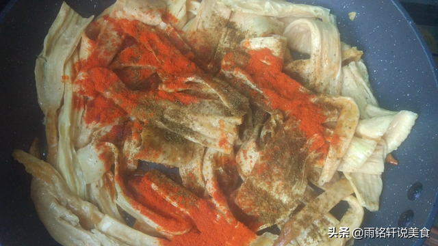 辣条的制作过程，怎么在家里自己制作可以吃的辣条（想吃辣条不用买）