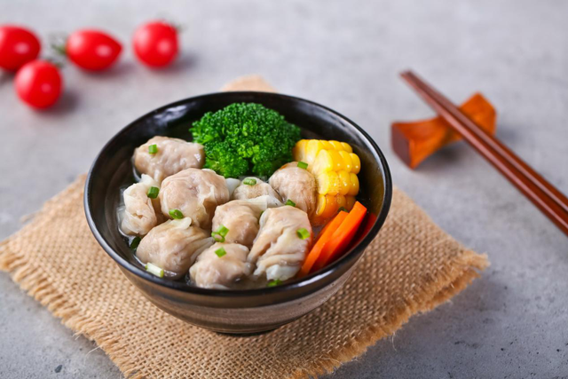 肉燕和馄饨的区别,肉燕和馄饨的区别利润(这碗"馄饨"在福建火了一百多