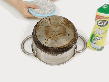 白板用了油性笔擦不掉怎么办，油性笔写在白板上怎么才能擦掉（焦黑锅底、脏鞋底、残胶、陈年污垢……用它一擦全干净了）