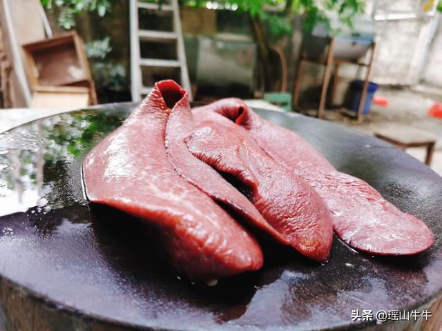 猪连铁是哪个部位，猪连铁是什么器官图片（便宜的猪铁连很少有人吃）
