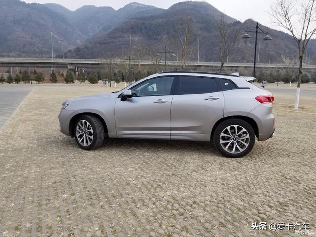 一条竖杠是什么车，一条竖线是什么车（即将破万，哑光灰WEY）