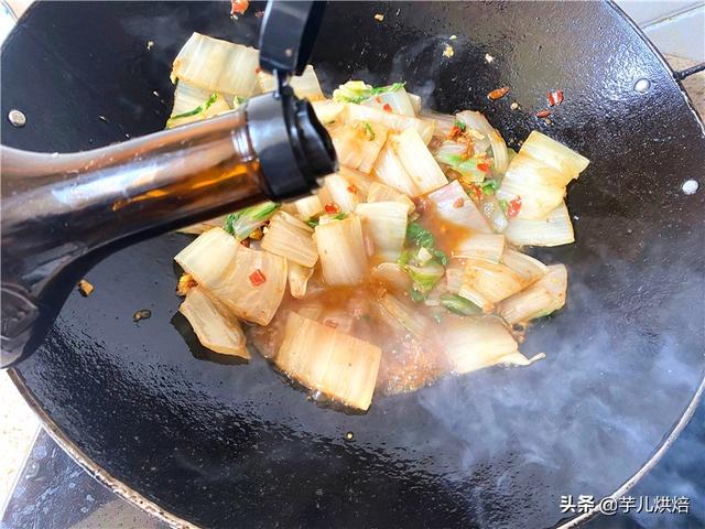 牛皮菜的功效与作用，农村人喂猪的主食蔬菜“牛皮菜”简单烹制成了四川人的美味下饭菜