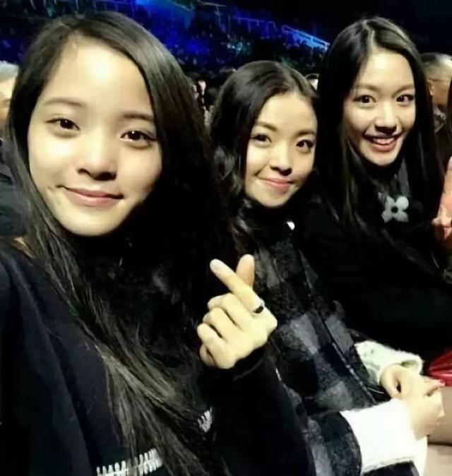 欧阳娜娜在的地方 陈飞宇永远是侧脸，微信头像，欧阳娜娜在的地方 陈飞宇永远是侧脸（欧阳娜娜x陈飞宇x綦美合x王一博）