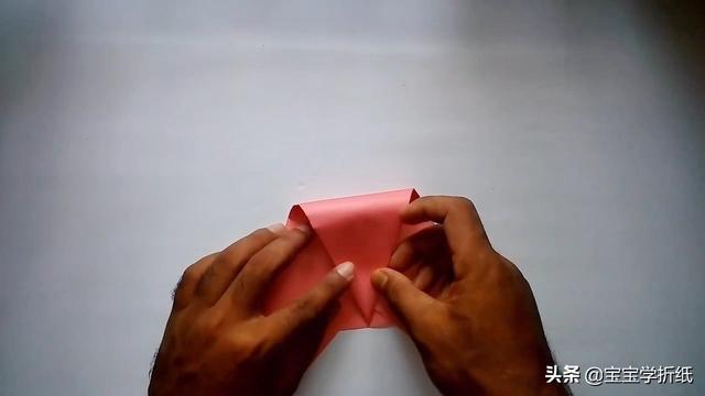 手工飞机怎么做，手工飞机的制作方法（用普通纸做折纸飞机玩具）