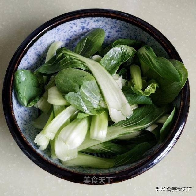 小油菜怎么炒才好吃，小油菜怎么样炒着翠绿（堪比五星饭店大厨哦）