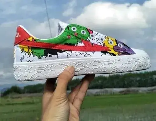 怎么摆地摊卖画，街头摆摊卖画（美术生摆摊儿指南献上）