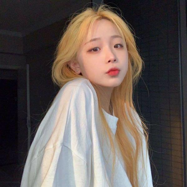 彩色头发妹妹可爱时尚，微信头像，彩色头发妹妹可爱时尚（看完图片我想染个彩虹头）