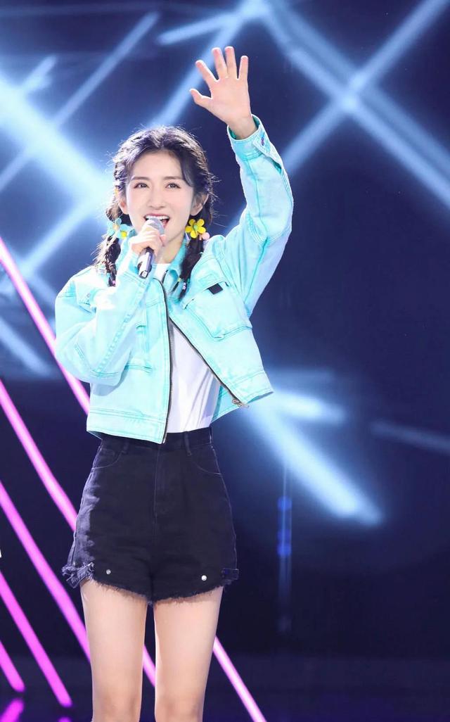 四川女孩子性格特点，四川女孩把狼当儿子养的故事（看到这6位川籍女明星就知道）