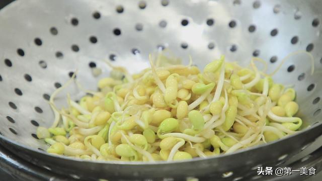 泥鳅怎么做好吃，豆腐烧泥鳅怎么做好吃（补虚养胃一点土腥味都没有）