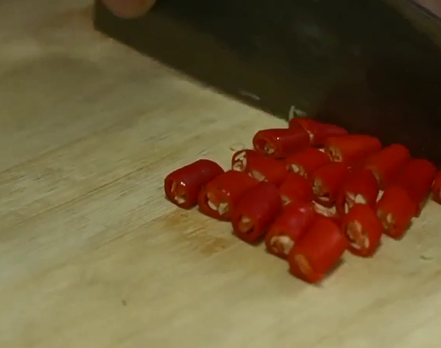 猪血的做法步骤，猪血的各种做法（真的太好吃了）