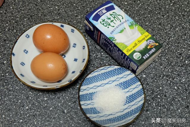 最简单的双皮奶制作方法，超级简单的自制双皮奶（改良做法太简单）