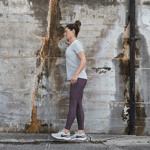 杠铃深蹲练什么部位，杠铃深蹲是练哪些部位（激活整个下肢肌肉群）