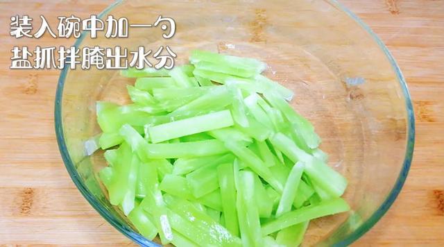 辣炒莴苣怎么做，炒莴苣最简单的做法（香辣莴笋最简单脆口的做法）