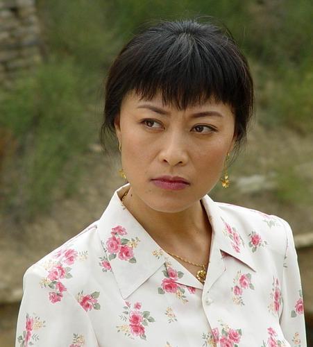 岳红离过几次婚，女儿5个月老公弃她而去