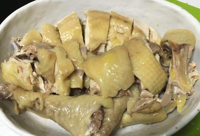 口水鸡的正宗做法，口水鸡的做法最正宗的做法（口水鸡的制作方法视频教程）