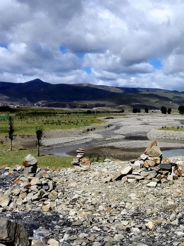 稻城在哪，亚丁稻城在哪（在稻城亚丁，满载一身春色而归）