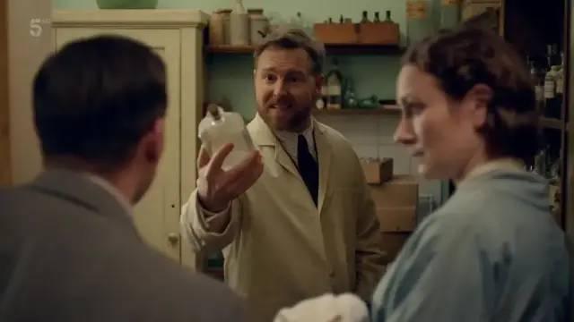 9.4的高分英剧，评分9.4的最强英剧《万物生灵》